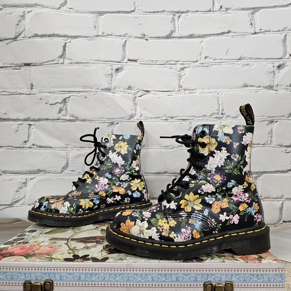 Dr. Martens 1460 Pascal Boots in Darcy Floral Black - Picture 3 of 8